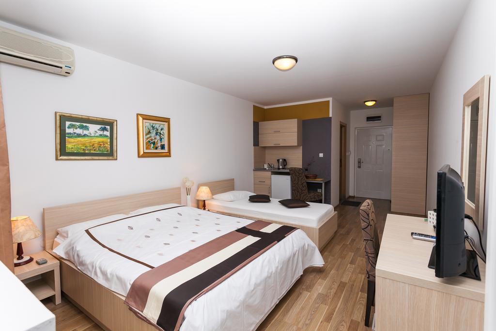 Apartments Marija Sveti Stefan Buitenkant foto