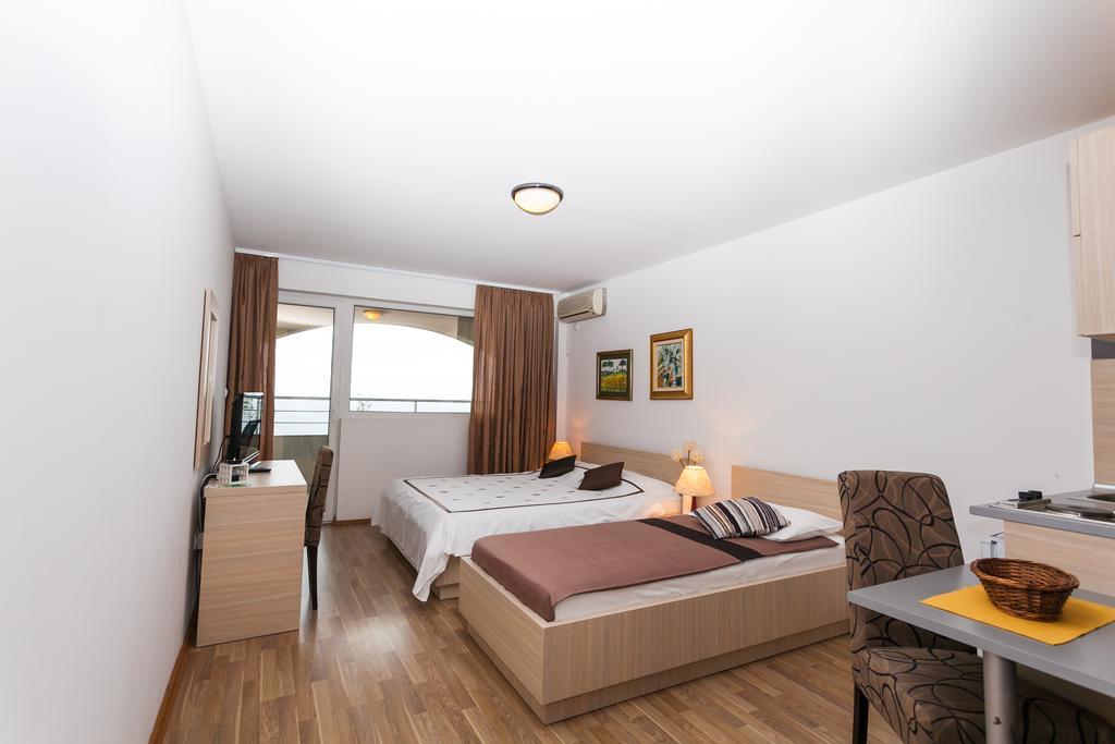 Apartments Marija Sveti Stefan Buitenkant foto