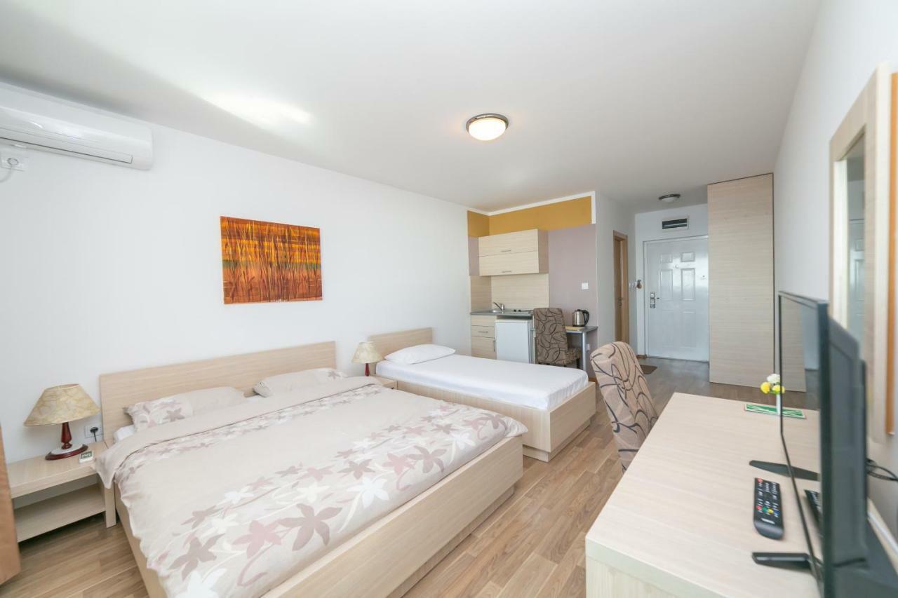Apartments Marija Sveti Stefan Buitenkant foto