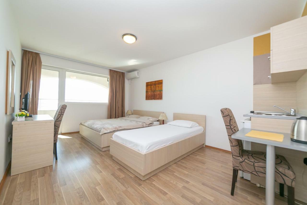 Apartments Marija Sveti Stefan Buitenkant foto