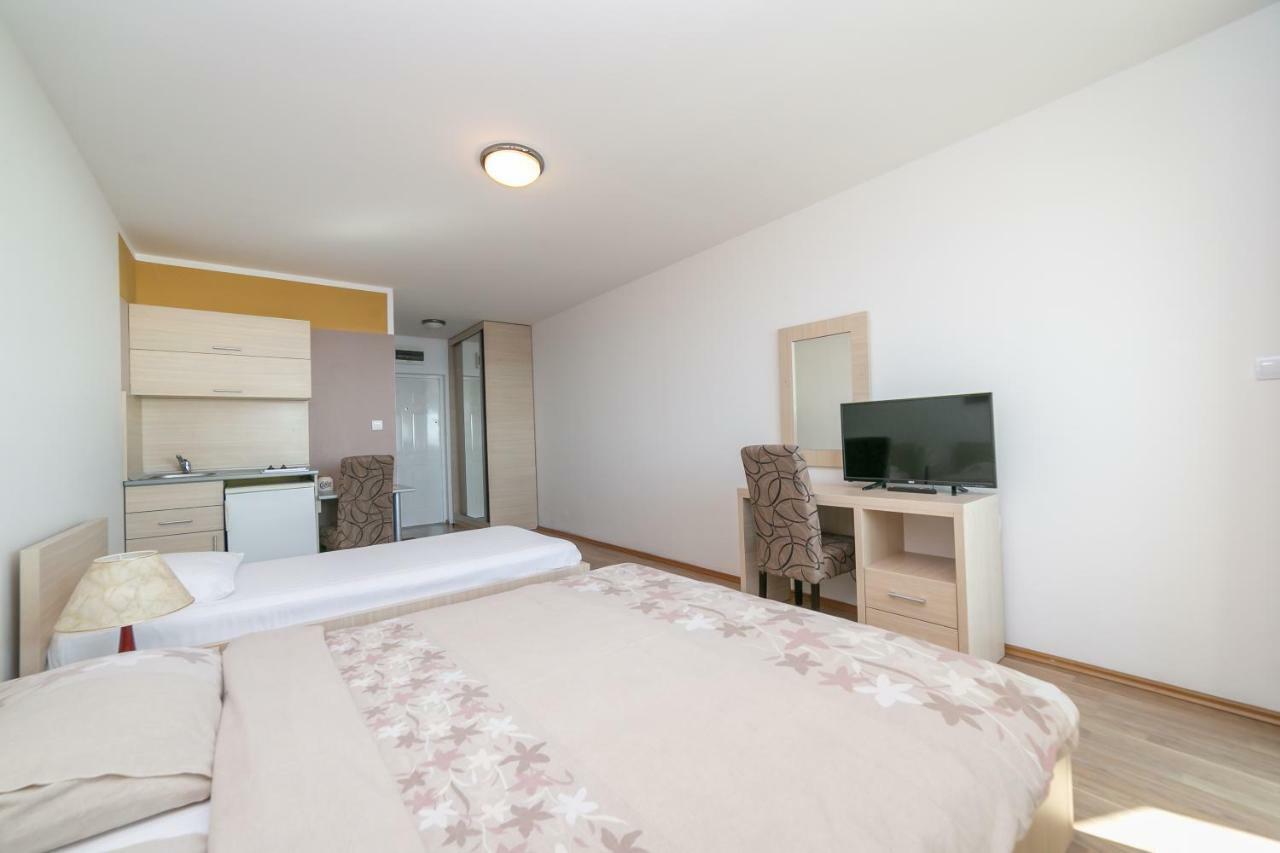 Apartments Marija Sveti Stefan Buitenkant foto